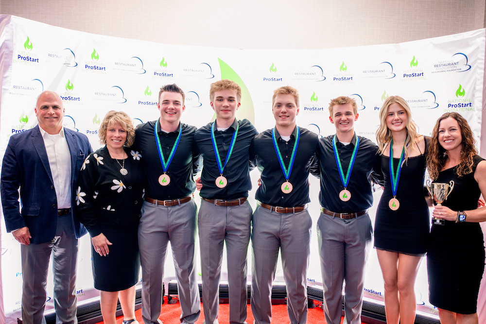 Photo of the students and educators of the NPSI 2024 3rd place Management team from Elk River High School, Elk River, Minn.